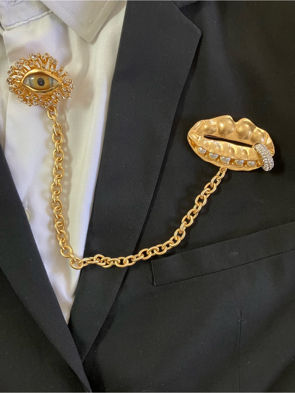 Schiaparelli Inspired Gold Lip & Eye Chain Brooch